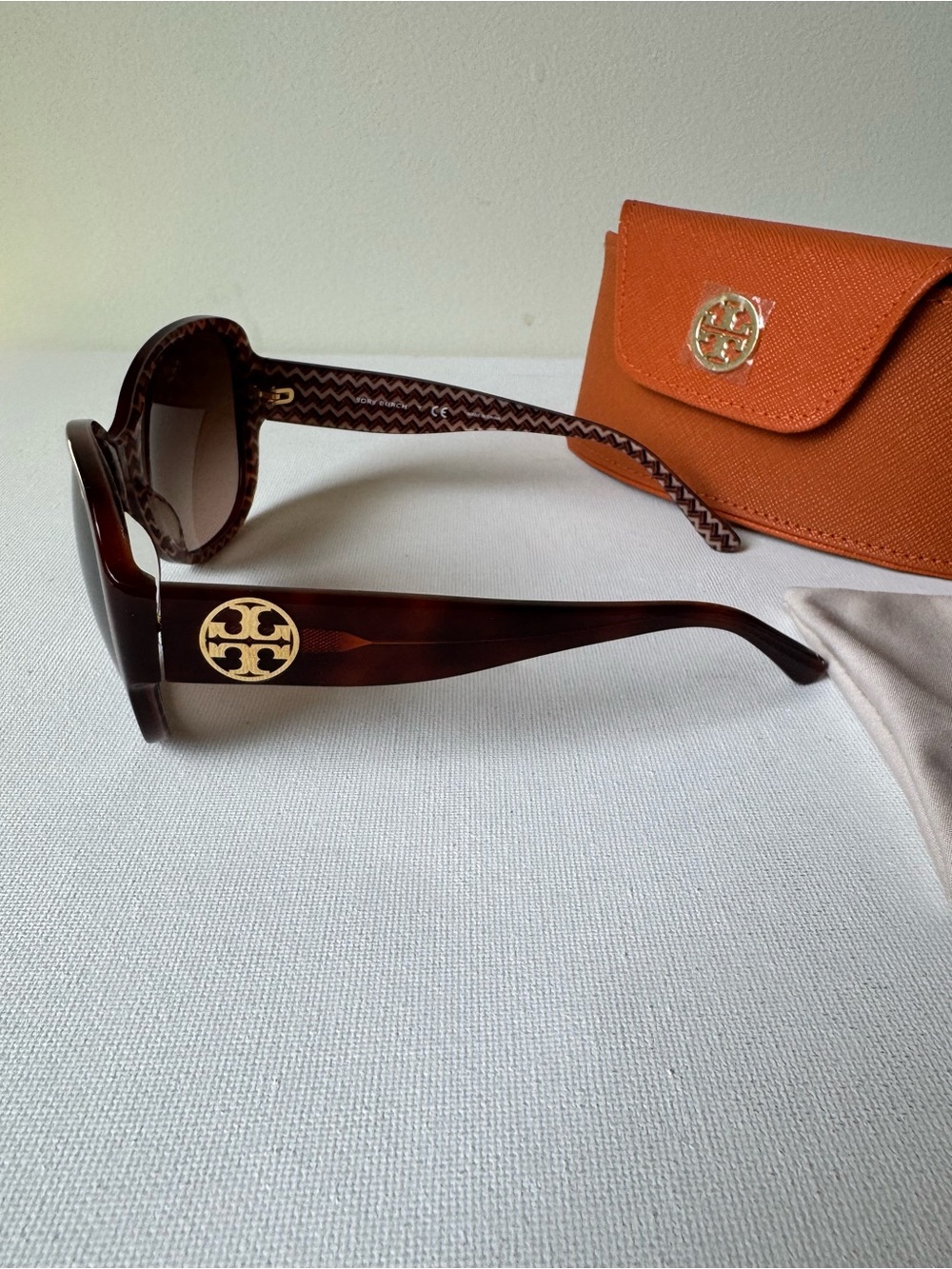 Tory Burch Oversized Sunglasses in Brown with Orange Case - Picture 2 of 16